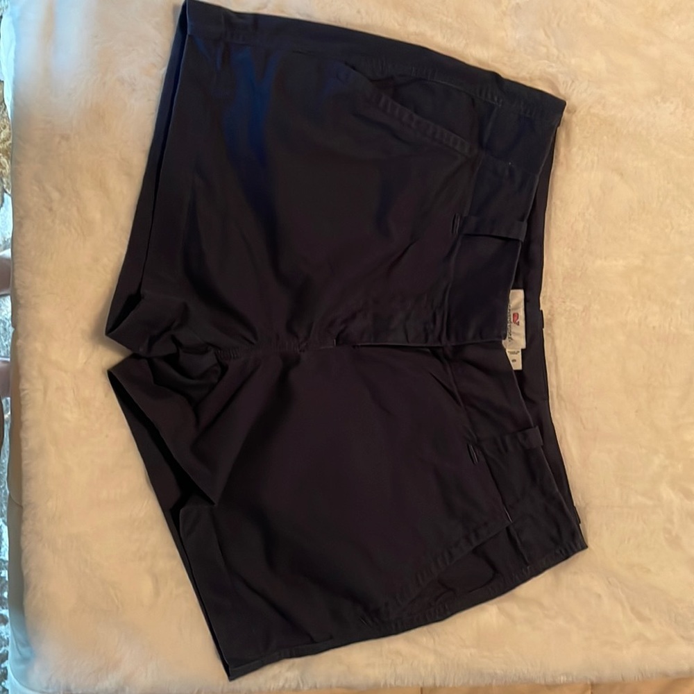 Women’s Vineyard Vines Navy shorts size 6 3.5” inseam🌴